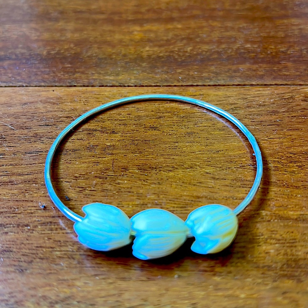 BANGLE 6.5 Sterling silver Bangle. 3 pikaki beads. Size 6.5